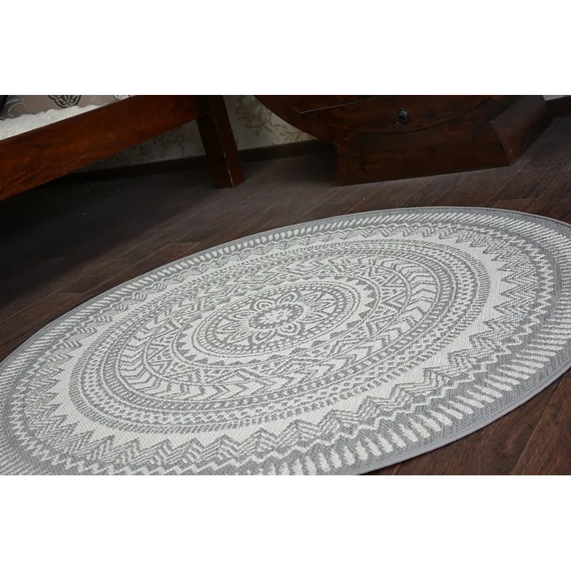 Sisal round rug, perfect for outdoor spaces