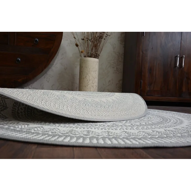 Round sisal rug, great for children's rooms