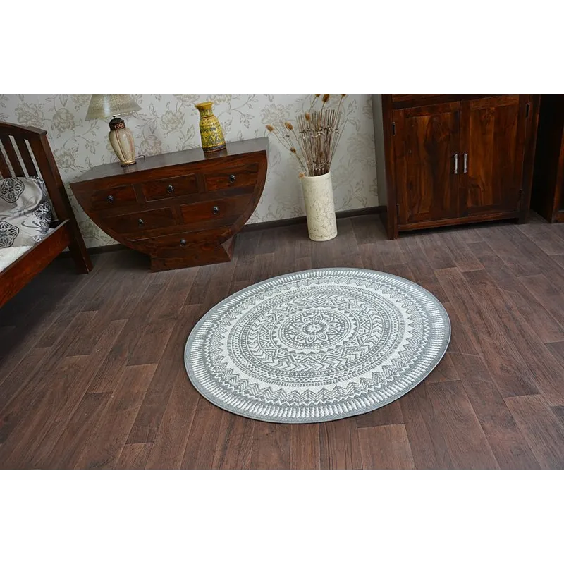 Stylish round sisal rug, a perfect addition to any interior