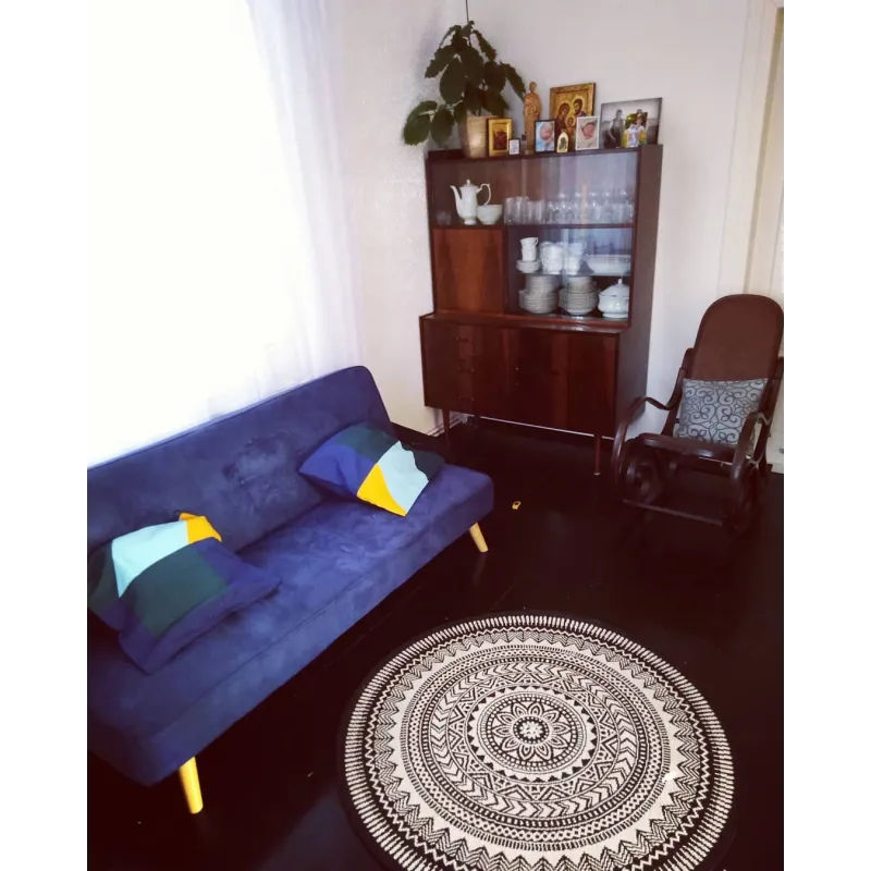 Round rug made of natural fibers, soft to the touch