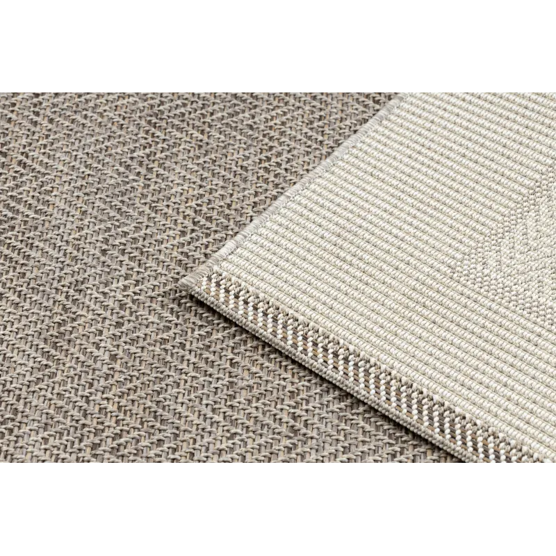 Sisal rug with braided texture, durable and stylish