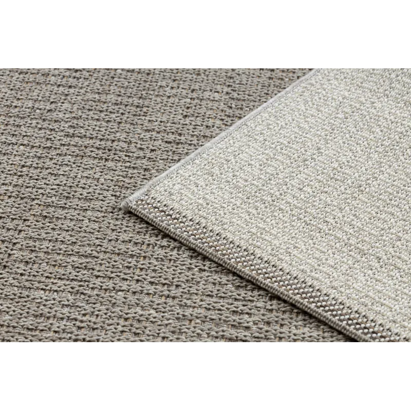 Boho sisal carpet in beige, perfect for outdoor spaces or gardens