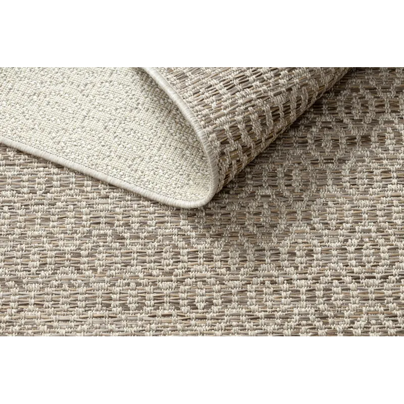 Stylish sisal rug, perfect for gardens or outdoor spaces