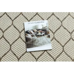 Stylish beige rug, perfect for modern interiors and cozy spaces