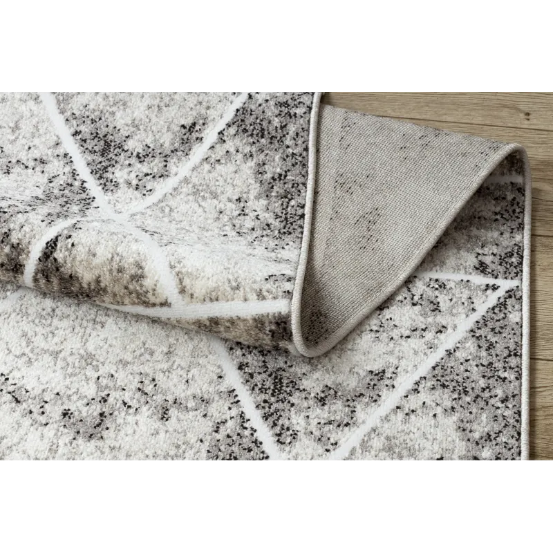 High-quality rug, soft and pleasant to the touch, perfect for the living room