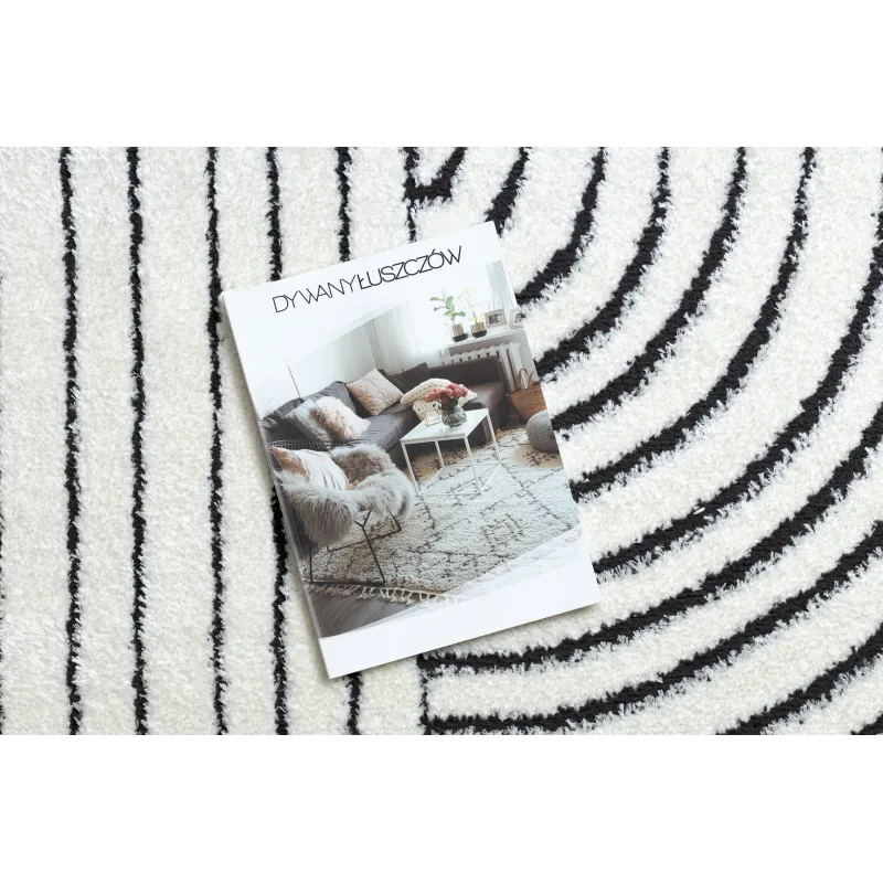 Contemporary rug with geometric pattern, stylish look, perfect for living room