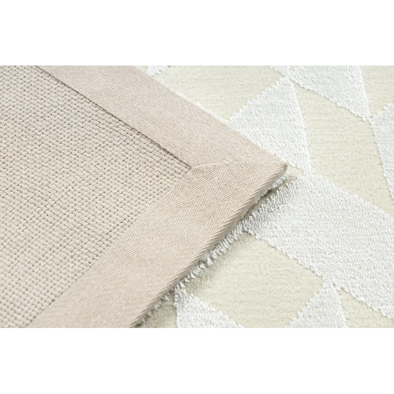Perfect for living rooms, the PEARL 51321A geometric rug