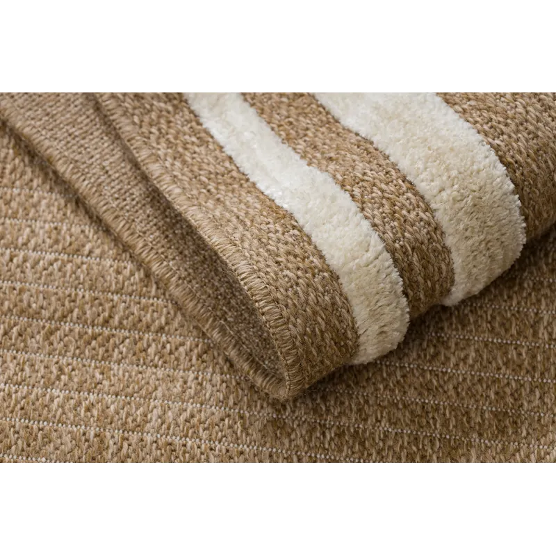 Practical beige rug for the garden or terrace