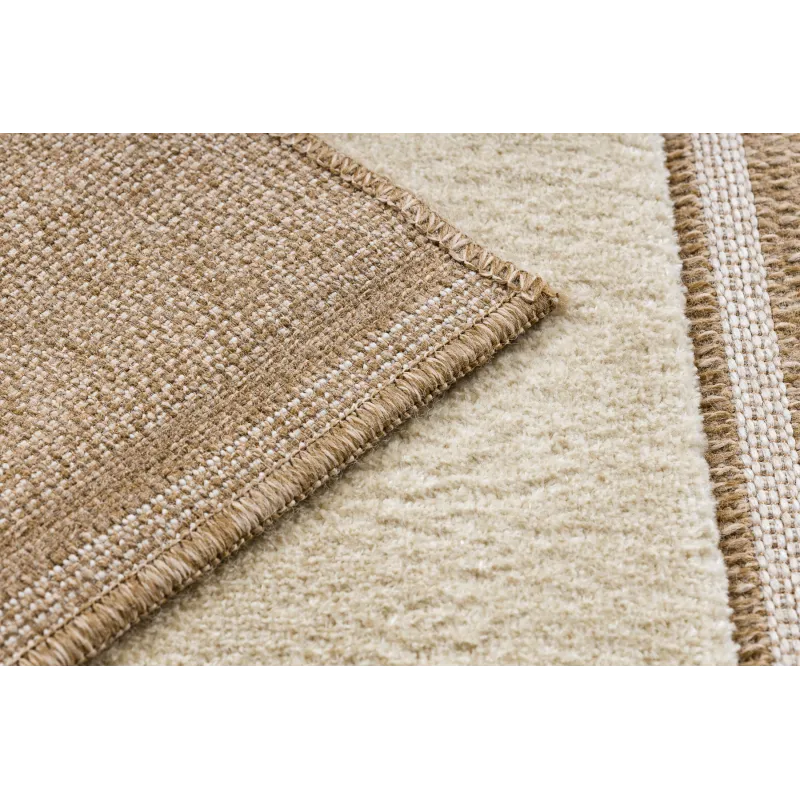 Structured sisal rug in beige tones, ideal for the living room