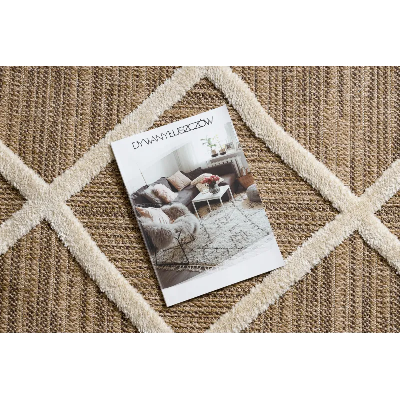 Stylish checkered beige rug, made of sisal