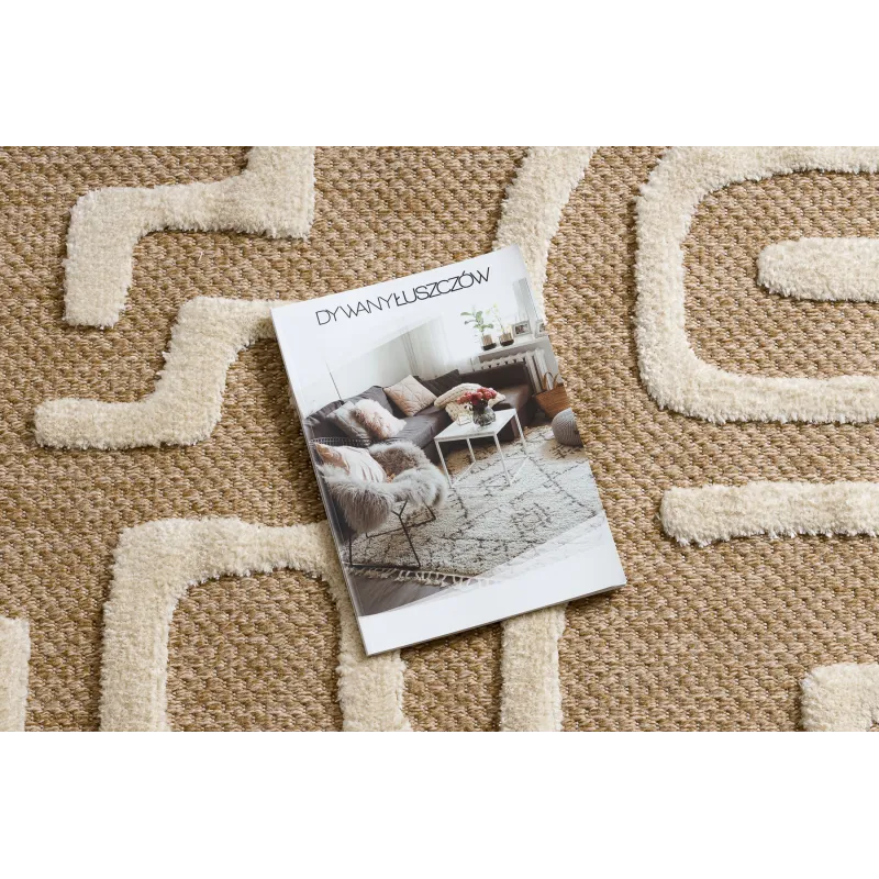 Elegant beige rug, made of sisal, suitable for modern interiors