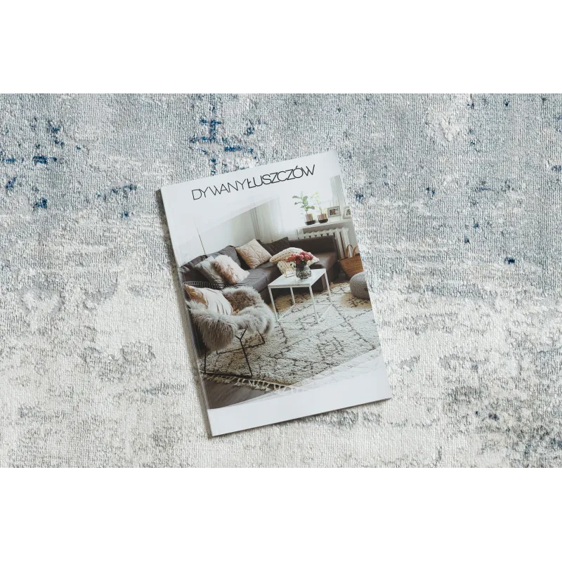 Rug with a modern pattern - perfect for living room or bedroom