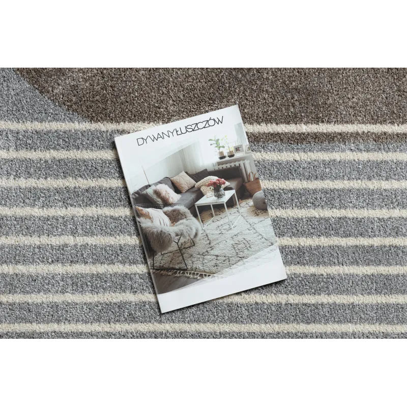 FUSION 0810 rug with a modern pattern, made from high-quality materials