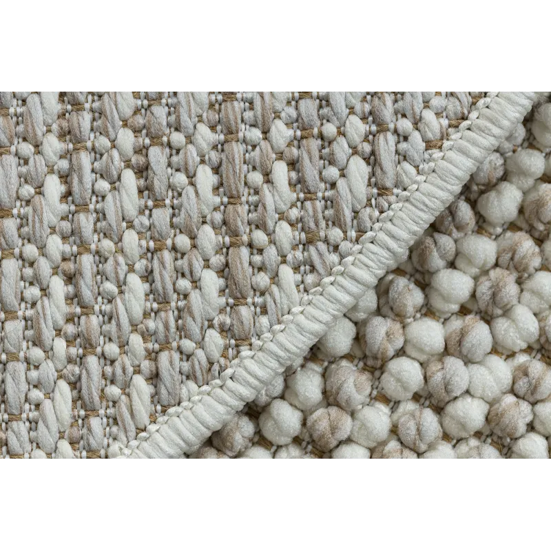 Soft texture of the CASABLANCA LOOP rug, ideal for bedroom or living room