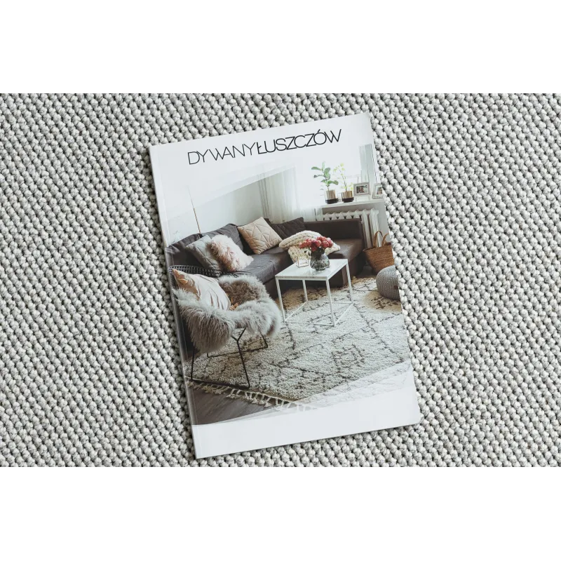 Stylish silver rug in modern design, perfect for living rooms