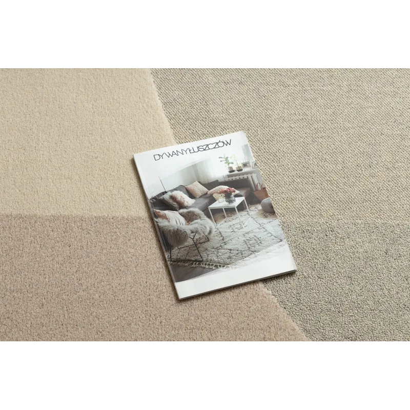 Stylish rug in beige and pink, perfect for modern interiors