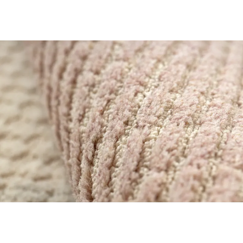 Versatile FLUX rug, ideal for use in various rooms