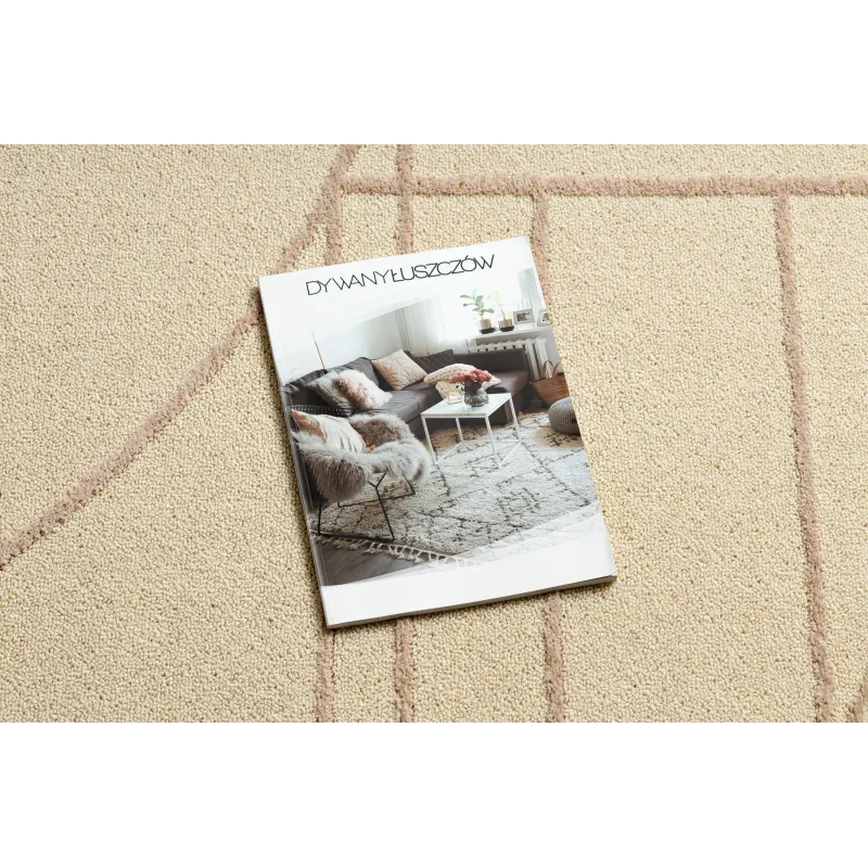 Stylish FLUX rug in beige and pink, suitable for modern interiors