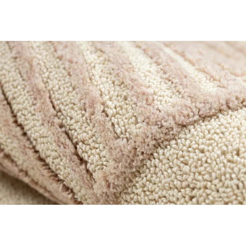 FLUX rug, perfect for a children's room in beige and pink colors