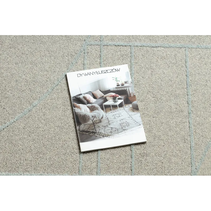 Stylish FLUX rug with geometric design, perfect for contemporary interiors