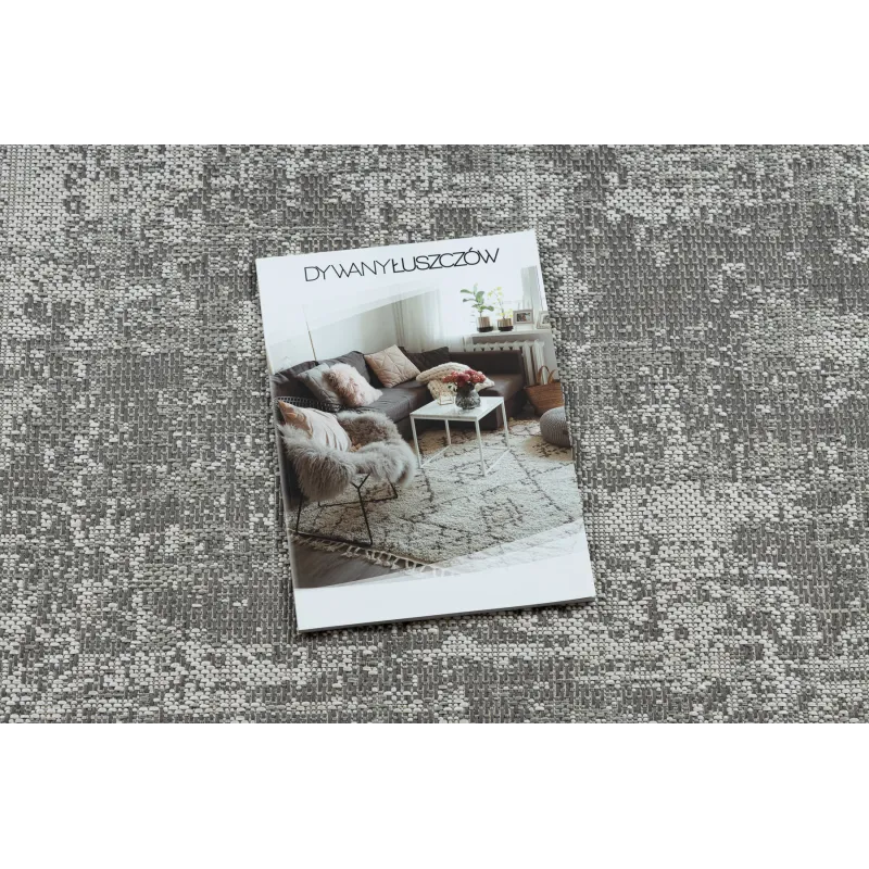 Stylish ORGANIC 2755 rug with an abstract shape, perfect for modern decor