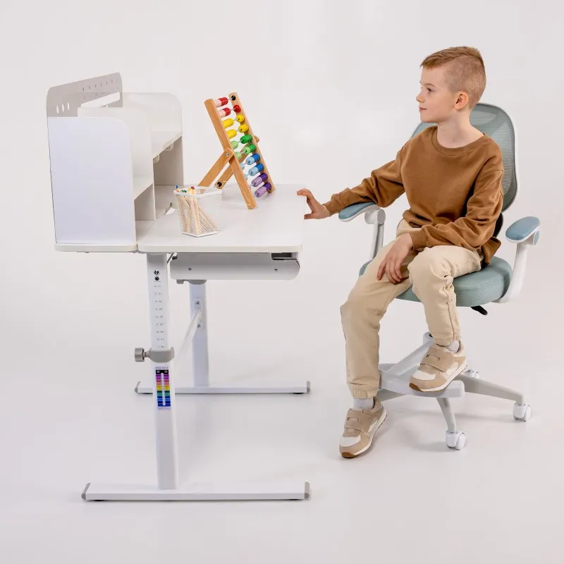 Junior 4.5 Mint Children's Ergonomic Swivel Chair – view 3