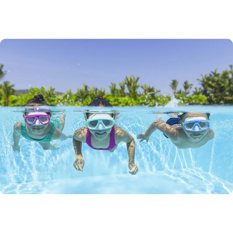 Pink swimming mask, perfect for use in the pool or at the beach