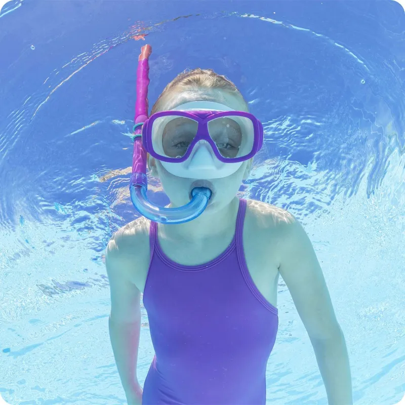 Pink diving set, great for beginner divers and snorkeling enthusiasts