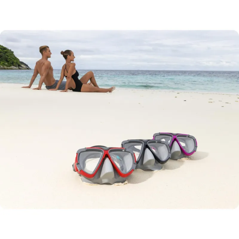 Purple swimming mask, perfect for use in the pool or at the beach