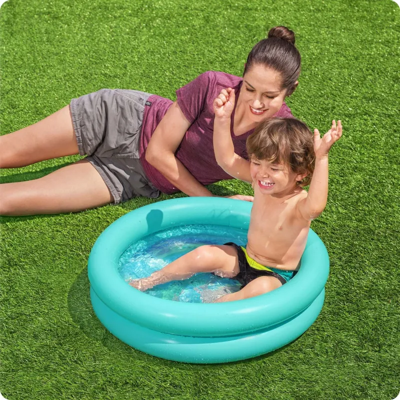 Durable PVC inflatable pool, resistant to damage