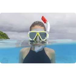White diving set, great for exploring the underwater world