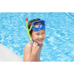 Durable blue snorkeling set made from high-quality materials