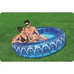 Easy-to-use inflatable children's pool, ideal for garden play