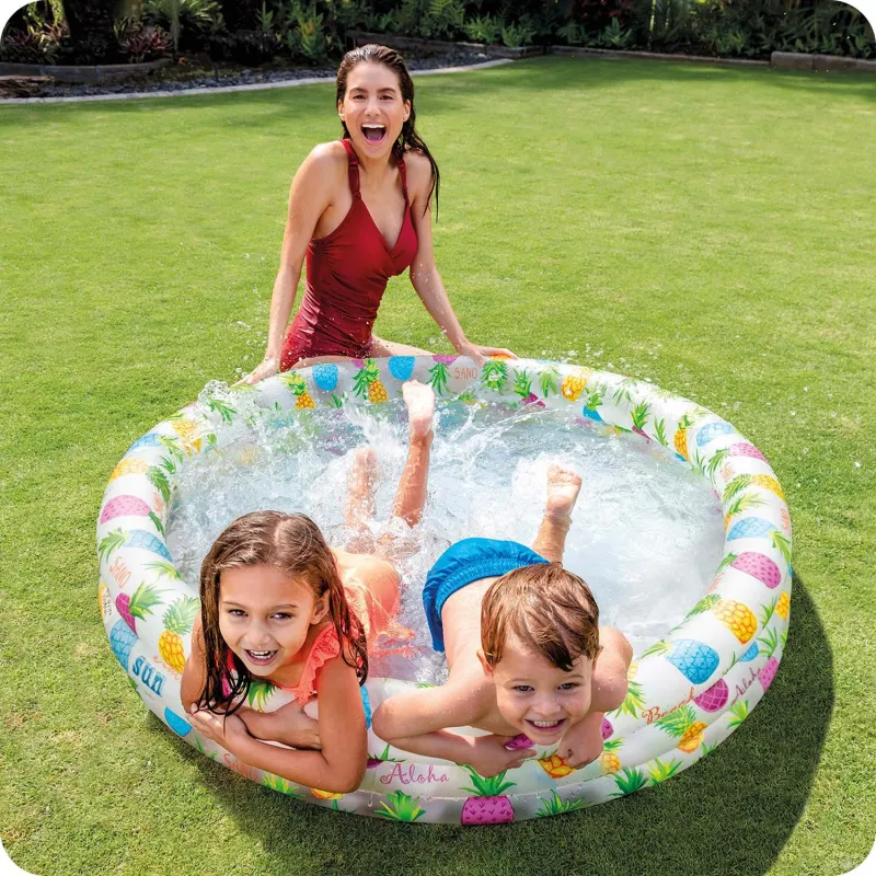 Durable inflatable pool, perfect for summer days in the garden