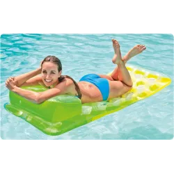 Comfortable green pool float INTEX 58890, ideal for relaxing in the water