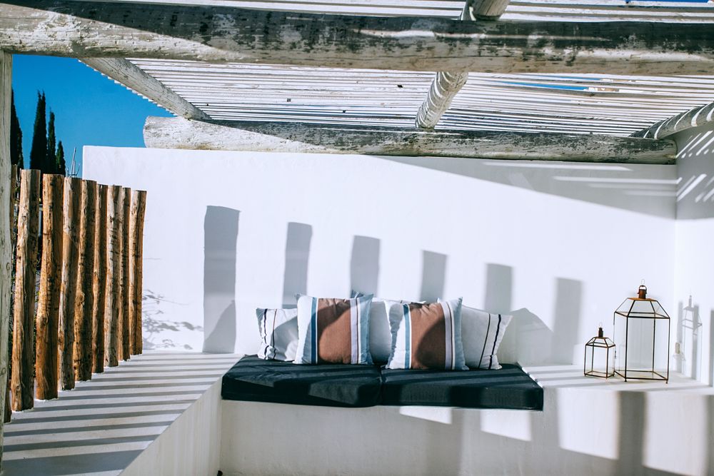 Terrace Design Ideas: Outdoor Furniture & Garden Poufs