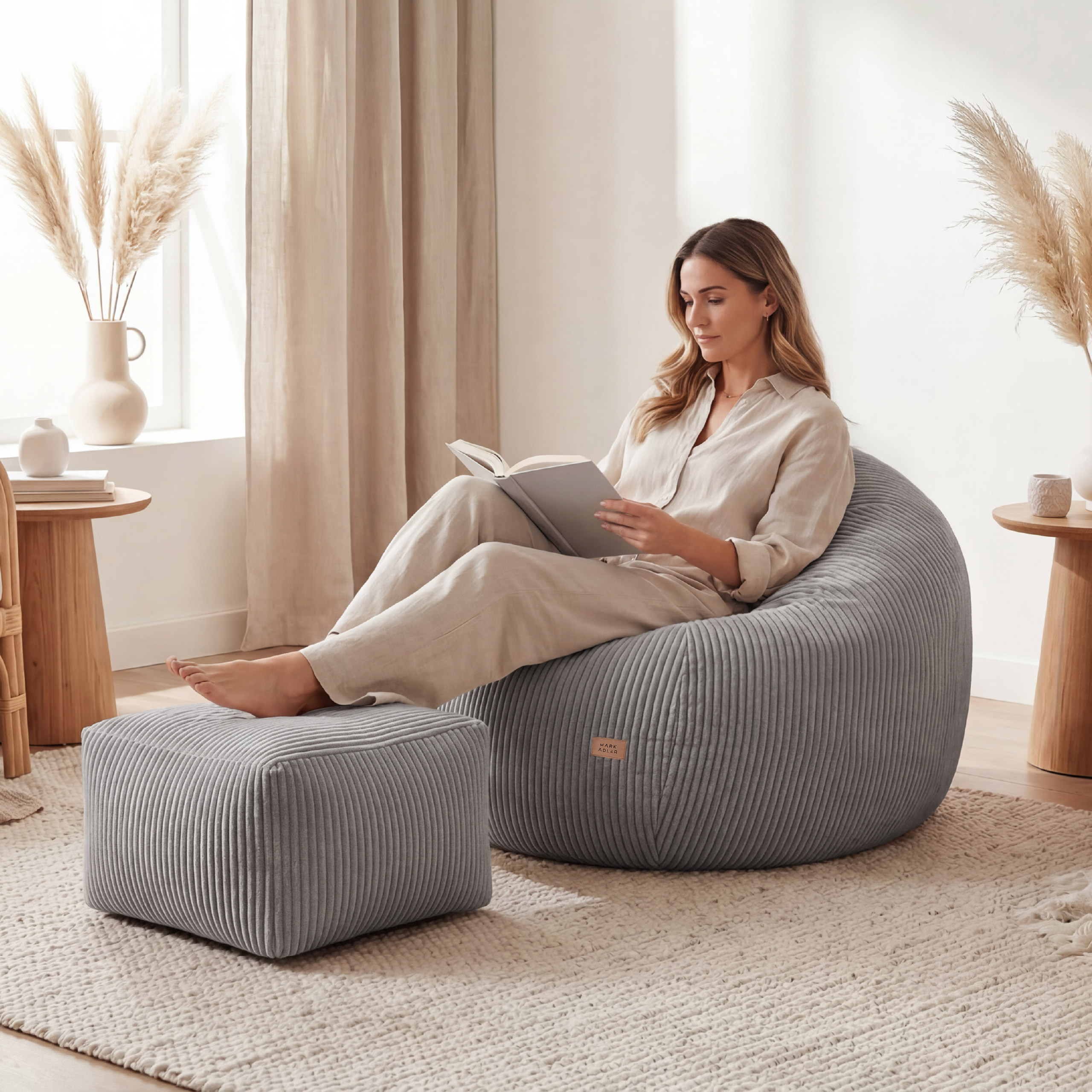 Comfy pouf arrangement