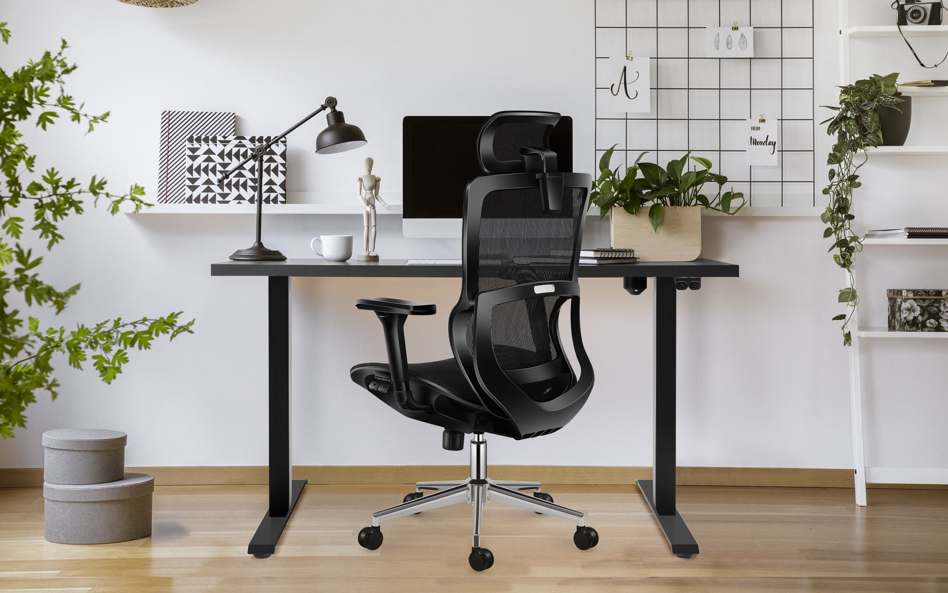 Close-ups of Expert 6.2 Black office chair