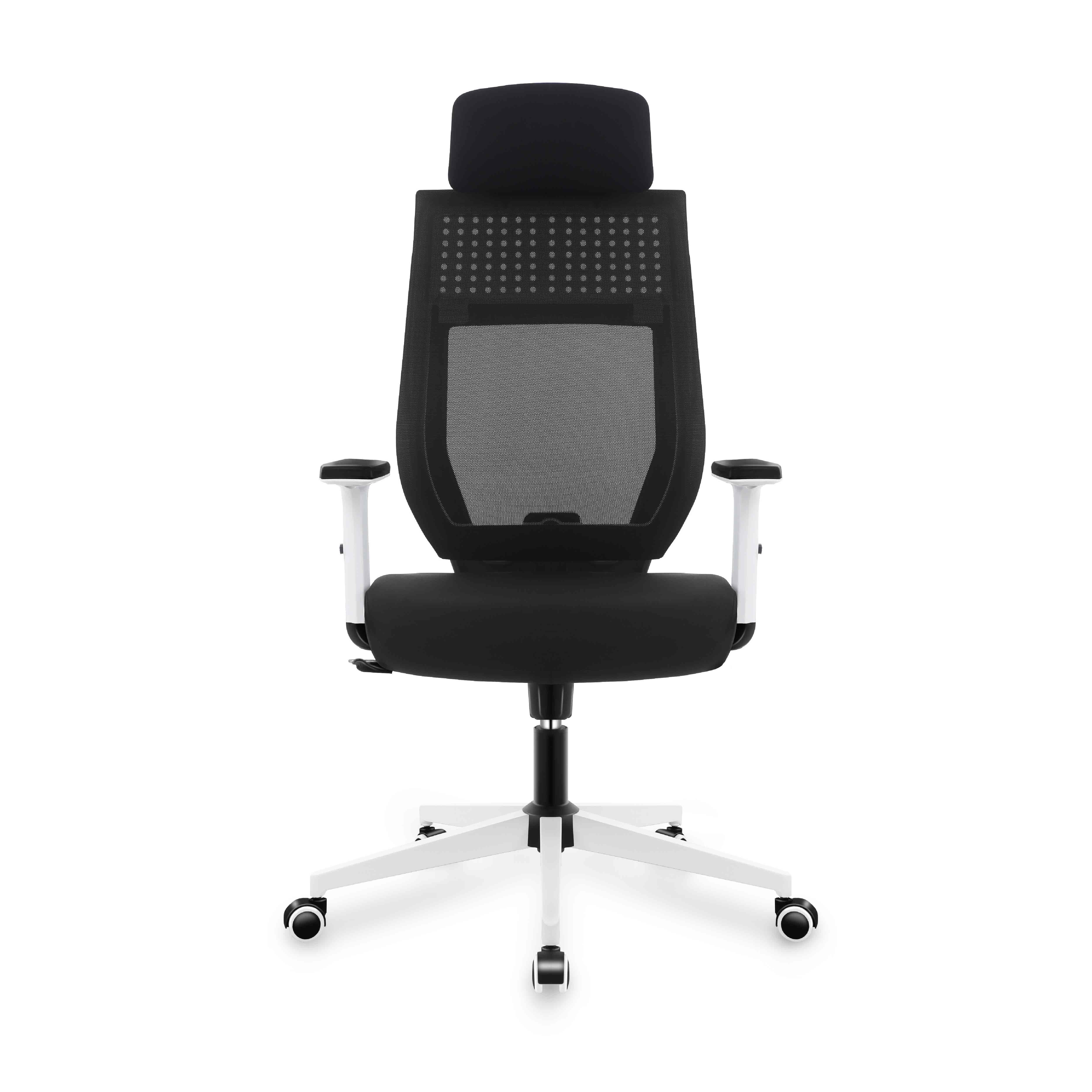 Front of Manager 3.9 Black office chair